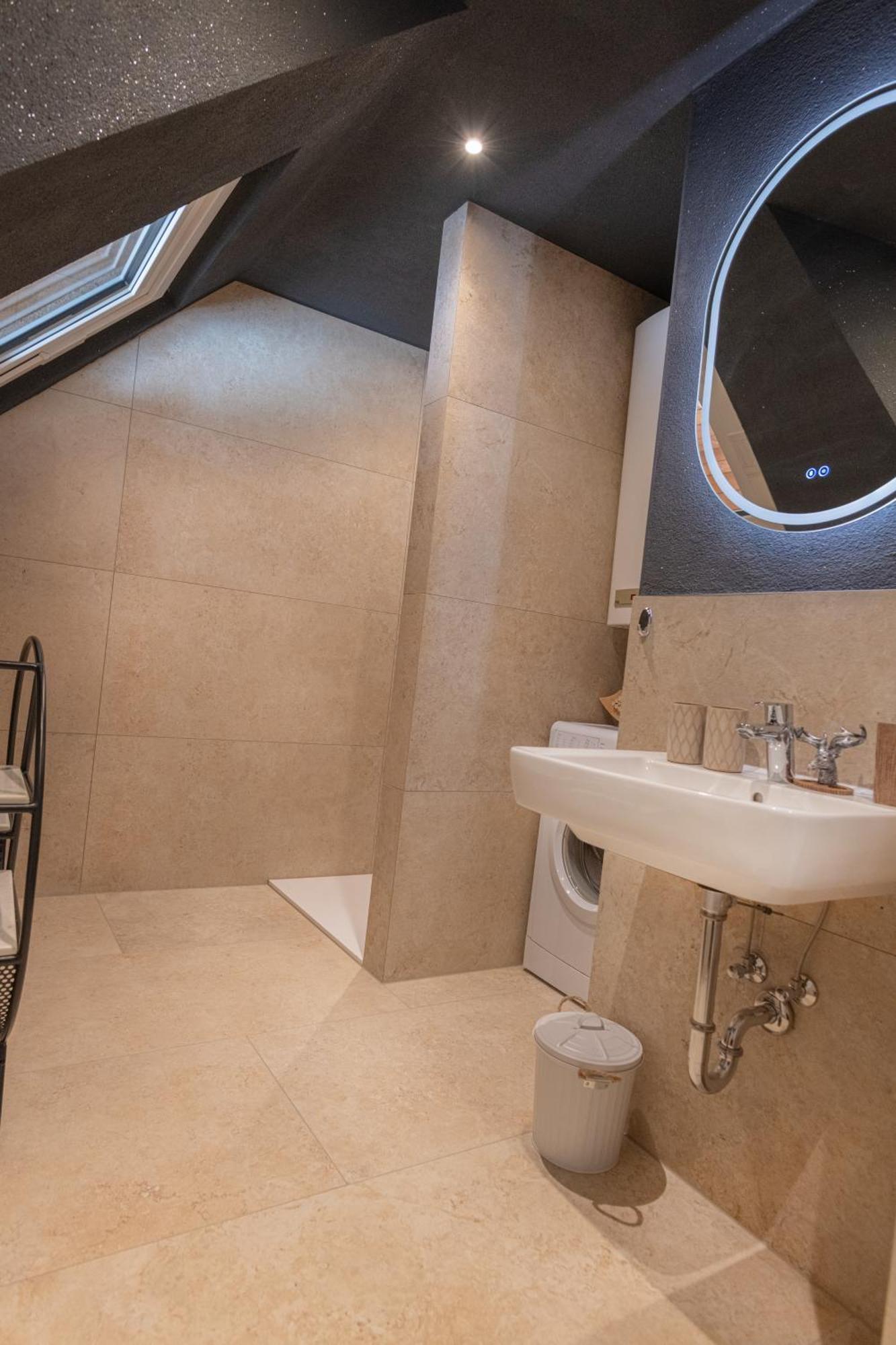 Deluxe Apartement Tirol ลันเด็ค ภายนอก รูปภาพ