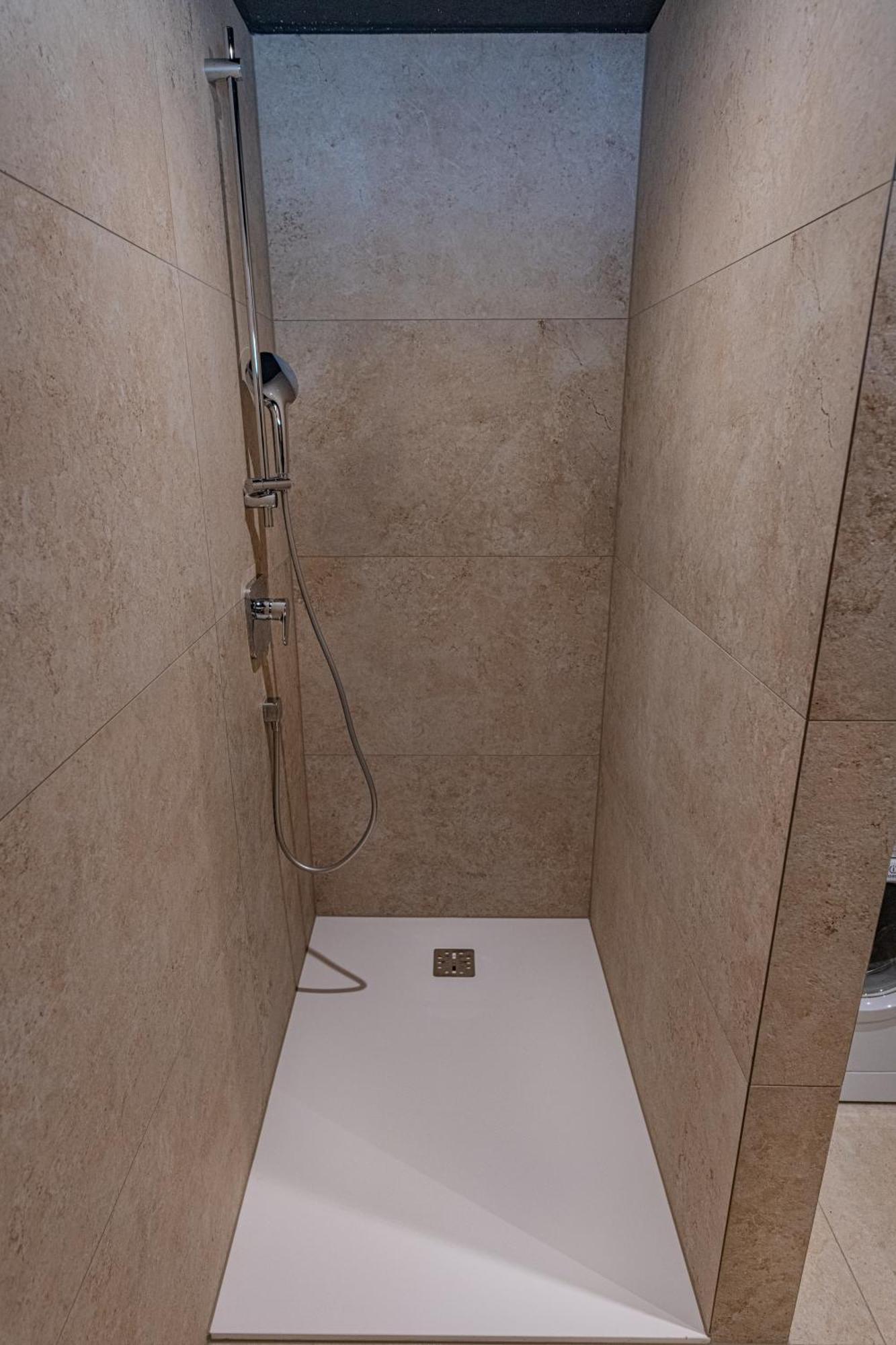 Deluxe Apartement Tirol ลันเด็ค ภายนอก รูปภาพ